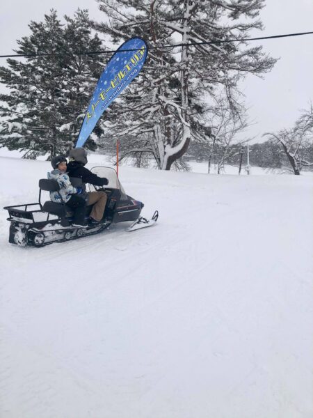 スノーモービル